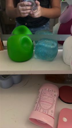 Bubble gum squishy and cube