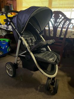 Graco Modes 3 Lite DLX: a sporty 3-wheel frame with one-handed folding.