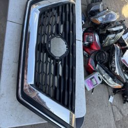 Nissan Rogue Grille Oem