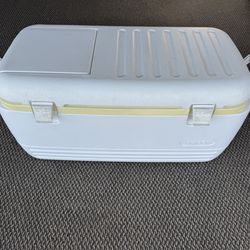Igloo cooler priced to sell quick - moving