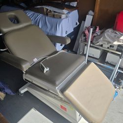 4-Motor Electric Med Spa & Tattoo Procedure Chair - Excellent Condition