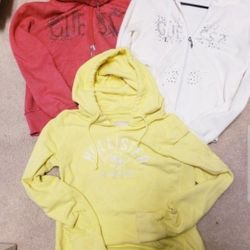 2 GUESS TOPS AND HOLLISTER