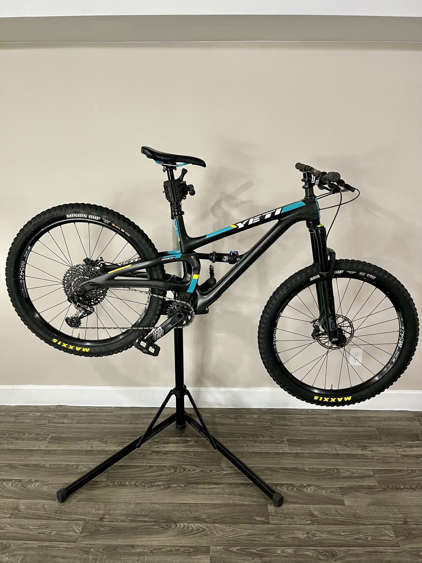 SB5+ CARBON (MEDIUM)