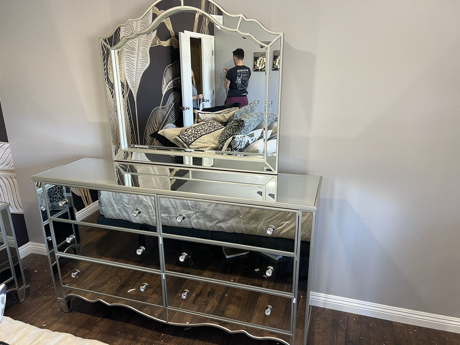 New Mirrored Dresser w Silver Crystal Knobs. 64Wx18Dx43H. Free Delivery!