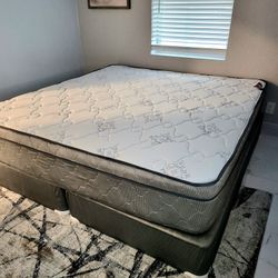 NEW KING-SIZE PILLOW TOP MATTRESS AND BOX SPRING 💤
