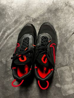Nike Men's Black and Red Athletic Shoes