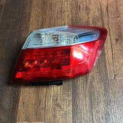 OEM 2016-2017 Honda Accord Sedan Right Side Outer LED Tail Light OEM 