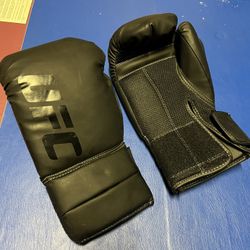 UFC 16oz Boxing Training Gloves 