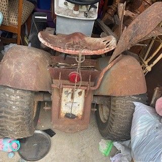 Lawn Tractor With 4 Accessories