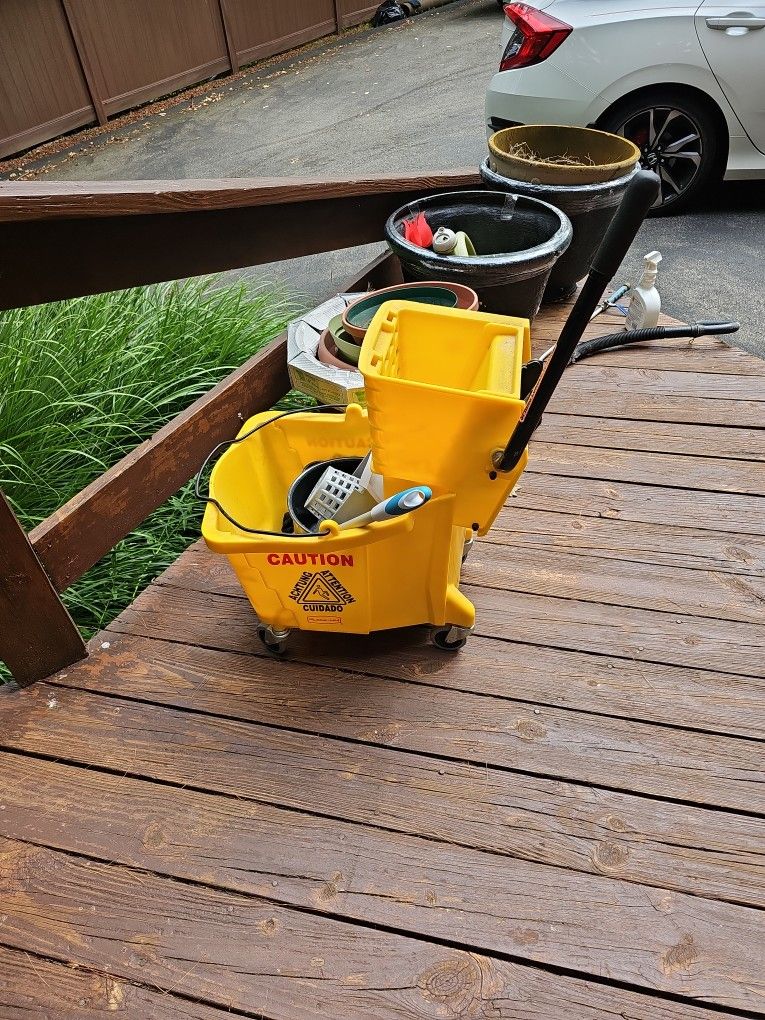 Big Mop Bucket w Ringer