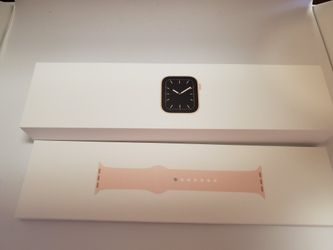 Apple watch 5th gen 40 mm new in box gps