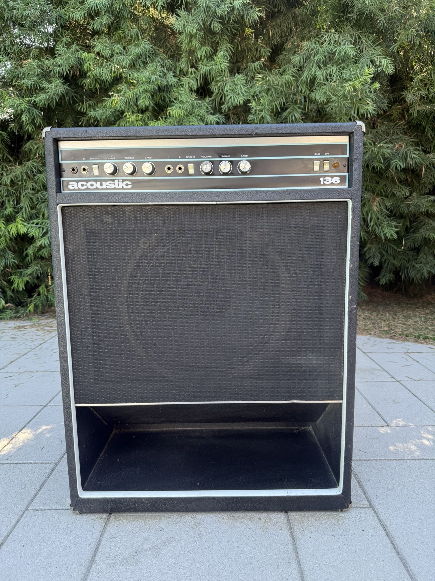 ACOUSTIC 136 BASS AMP 1970’s