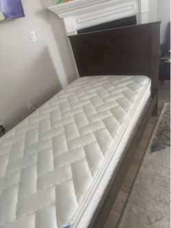 Twin bed ( pillow top mattress)
