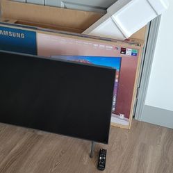 43" Samsung TV