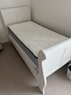 White wooden sleigh bed twin size