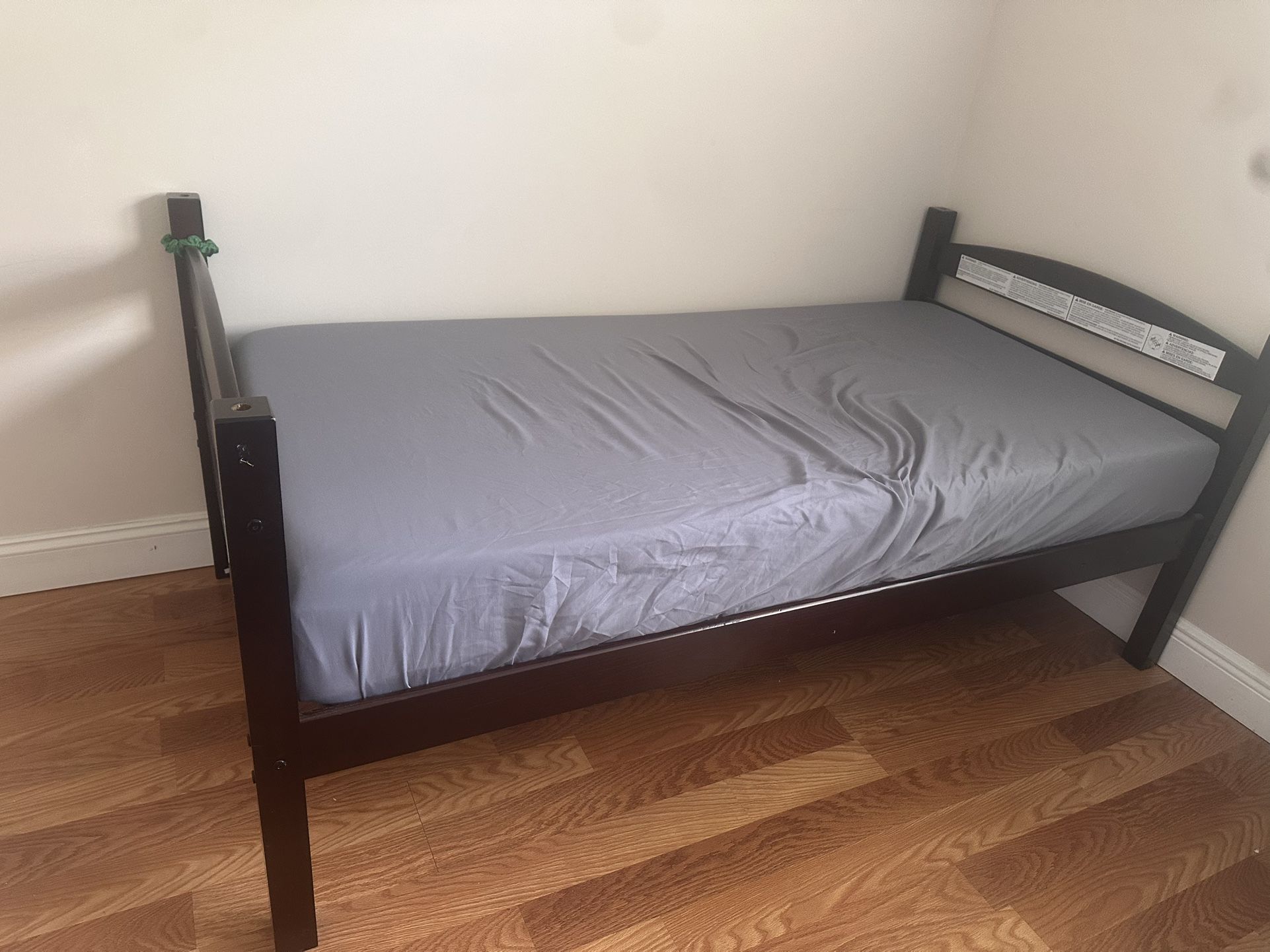 Two Twin Beds/ Bunk Beds 
