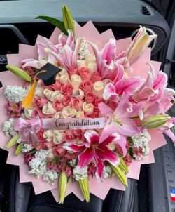 Beautiful arrangements and Ramos🌷🌸