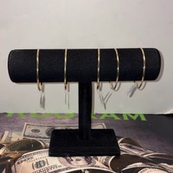 14KYG BANGLE BRACELET EACH ARE $$715 A PIECE 