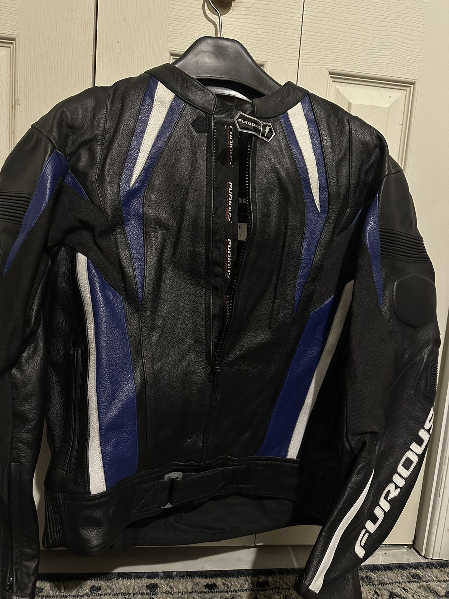 CE ARMORED. BIKER JACKET.
