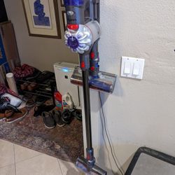 Dyson Absolute V8 Cordless Vacuum 