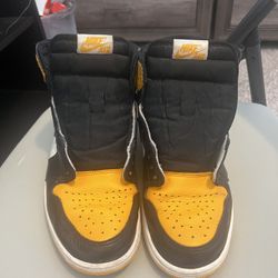 Air Jordan 1 Retro High OG 'Yellow Toe'