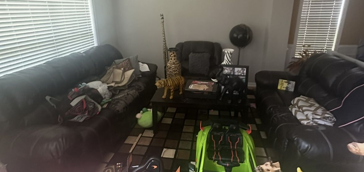 FREE COUCH SET MUST PICK UP TODAY