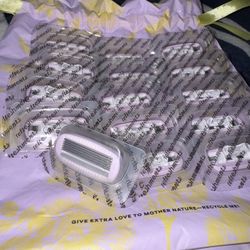 15pc. Ipsy Refreshments Dazzling 5 Blade Razors.