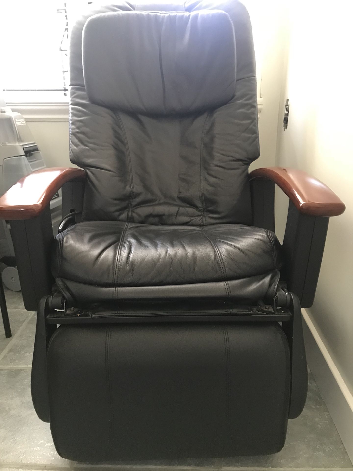 Massage chair, (HTT) Human touch technology, Model: HTT-10i-CRPB