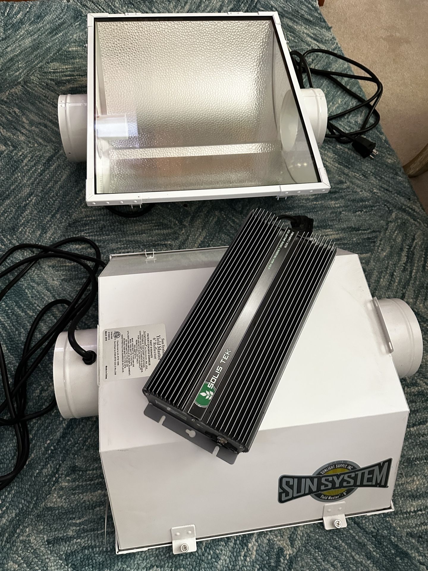 Like New Digital Ballast And 2 Reflectors.