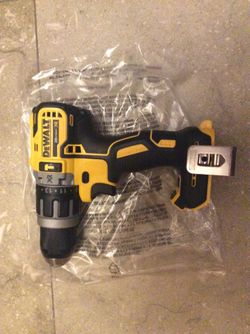 Desalt 20v DCD796 hammer drill (brand new)