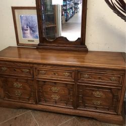 Dresser With Mirror 