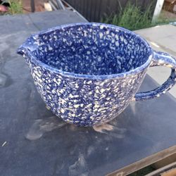  Vintage Pottery blue spongeware batter bowl. 