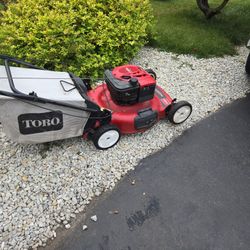 22" Lawnmower W/Self Propel And Bagging Attachment