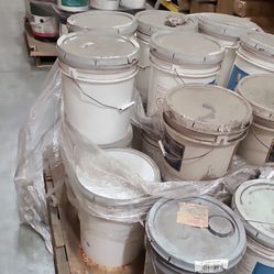 Indoor Or Outdoor Paint 5 Gallon Bucket