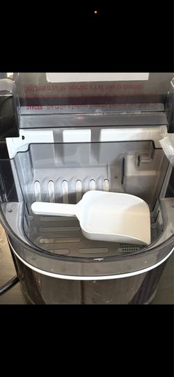 Ice machine works well no use for it