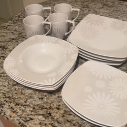 Plate Set With Cups