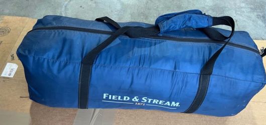 6 person camping tent Field & Stream (in Des Moines)