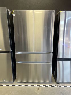 LG - 4 Door Plain Face Refrigerator with water & ice