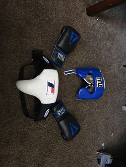 Blue Title Headgear Size S / Lace Platinum Title 14 oz. / FIGHTING Groin Protector Size S / 140$