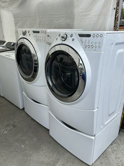 Whirlpool Duet Washer And Dryer Set With Pedestal 