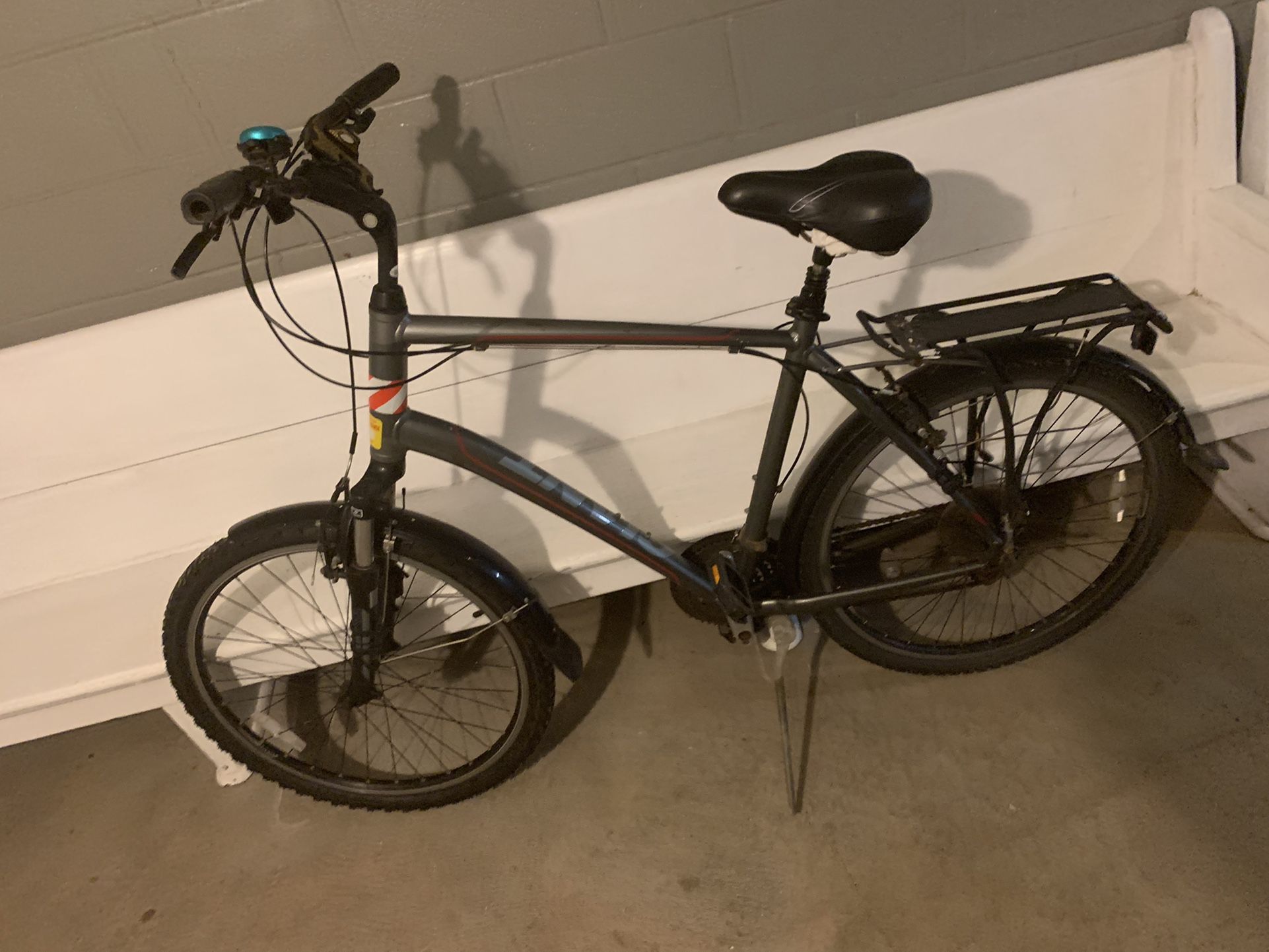  New tires  Giant bike With cell phone holder and Bell