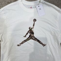 Air Jordan T-shirt Size M