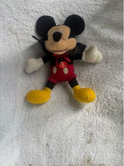 (Kcare Kiu Hung Ind.), this plush is a 9-inch Mickey Mouse with a Dracula cape