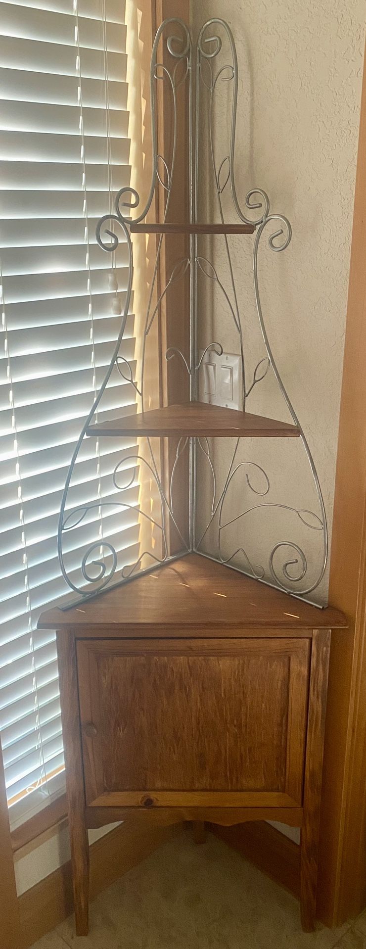 Entryway corner table/shelf