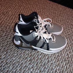 lebron witness 7 size 8