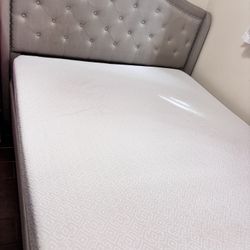 Queen Frame Bed And Mattress 