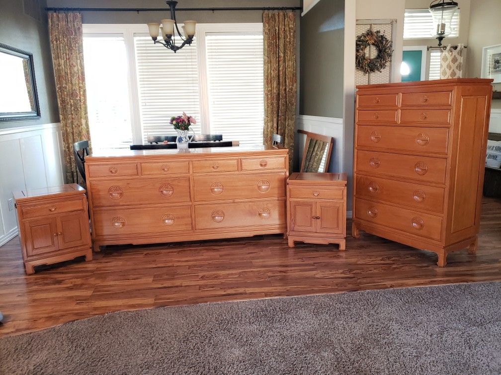 Gorgeous Rosewood Bedroom Set- Dressers, Nightstands, Mirror