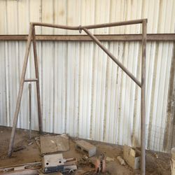 A FRAME TO PULL ENGINES  ,  COME WITH CHIAN HOIST  AND CHAINS FOR THE ENGINE  BLOCK