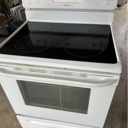 Electric Stove Works Great 