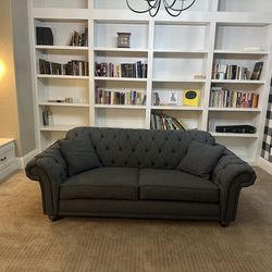 Chesterfield  UK Tufted Sofa